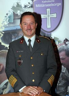 Bild 6: Der neue Militärpfarrer Peter Papst